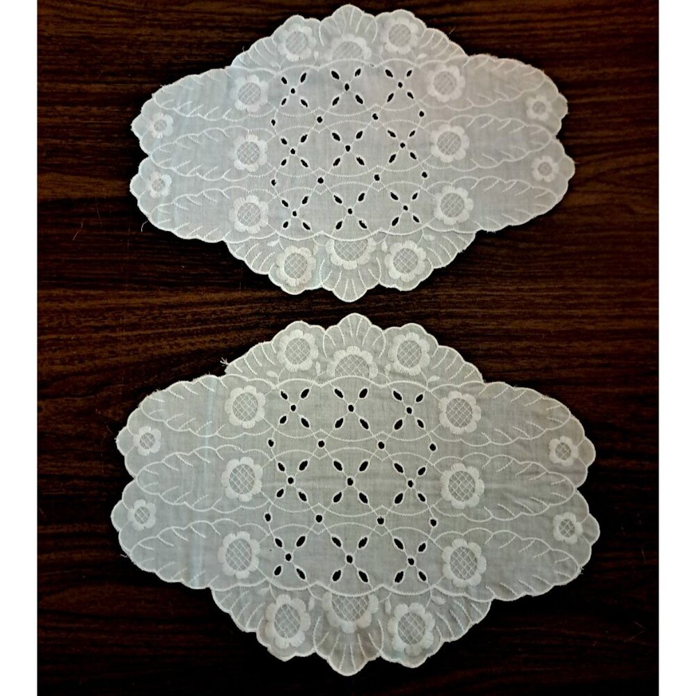 Eyelet Lace Centerpiece Doily Table Chargers Set of 2 White Sunflower 13x10